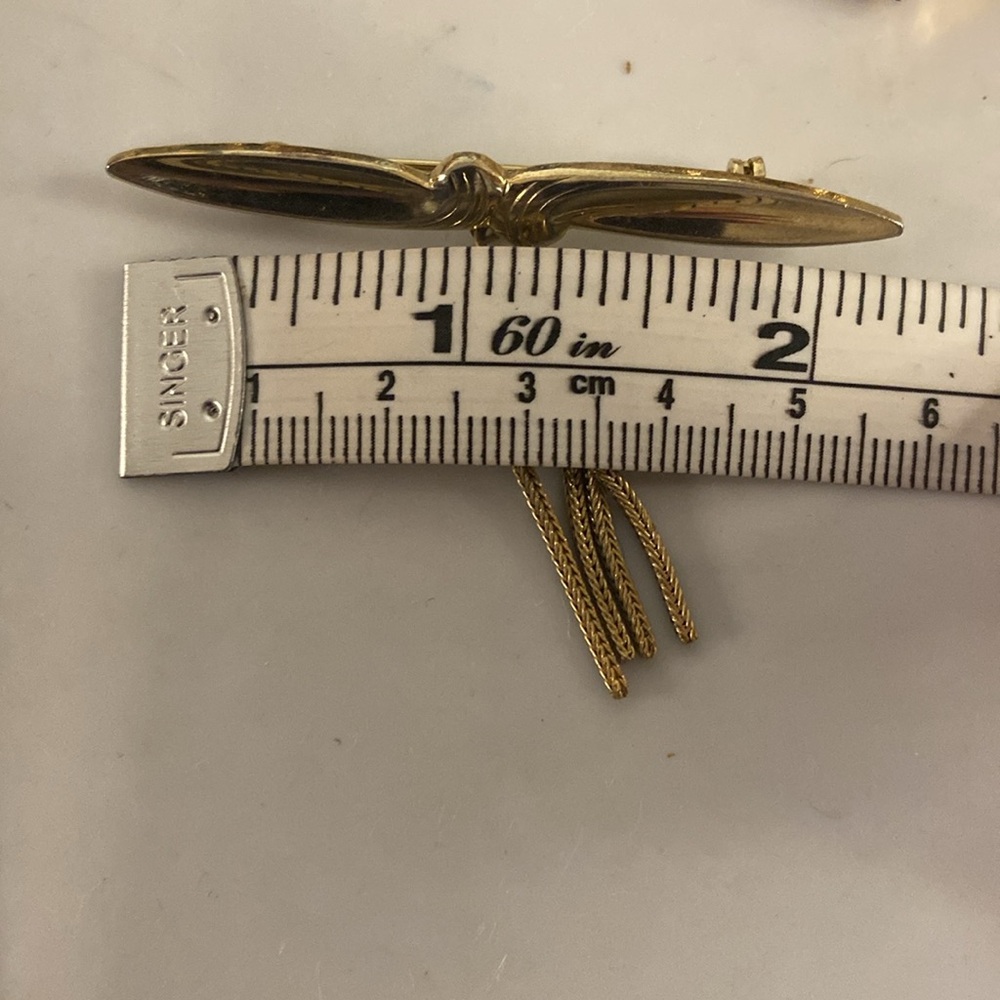 Vintage gold tone metal fringe pin / brooch 1.75" tall x 2.25" wide - Picture 15 of 15